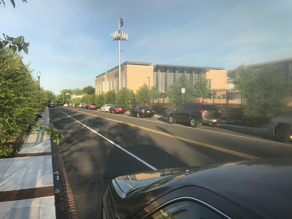 Steps To Dc: Convention Center Comfort Homestay *