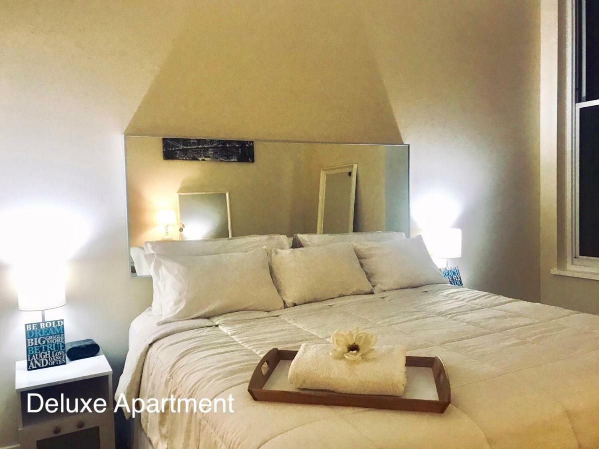 Luxury White House Apartment *