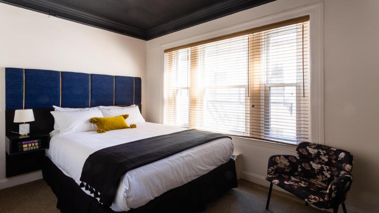 Dupont Circle Embassy By Found 3*